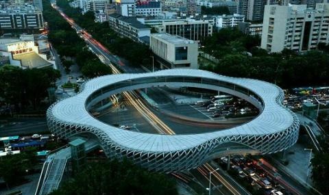 عکس: پل عابر پیاده مدرن در چین